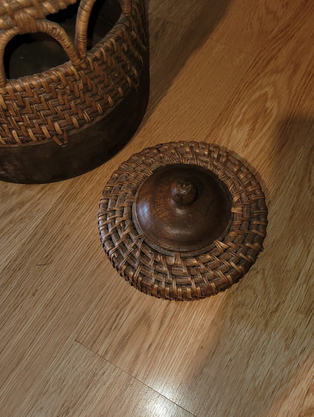 Vintage Wicker Basket - Picture 4 of 8